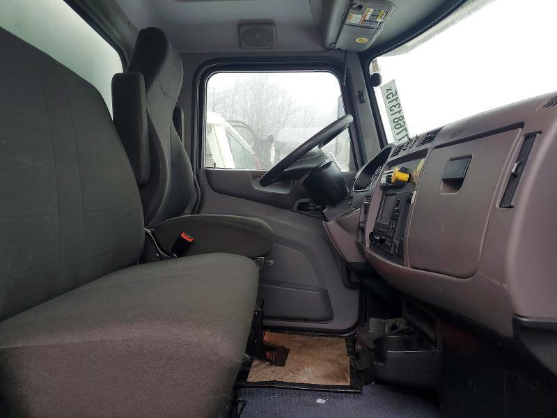2022 Peterbilt 337 BOX Truck