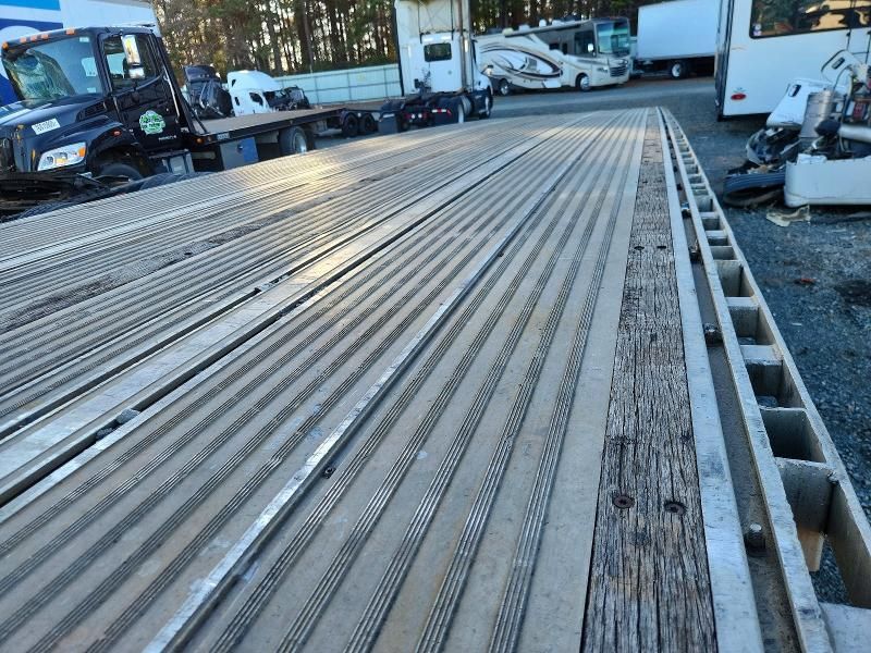 2016 Reitnouer Flatbed Trailer