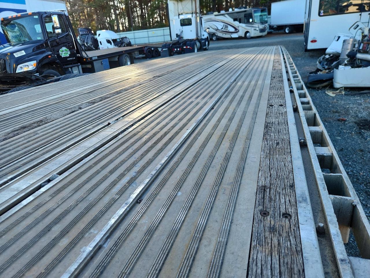 2016 Reitnouer Flatbed Trailer