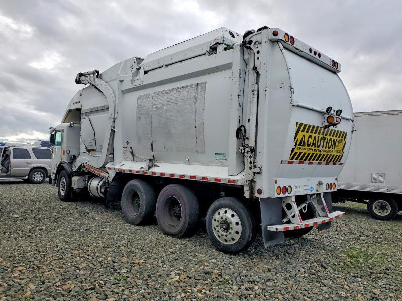 2013 Peterbilt 320 Refuse Truck