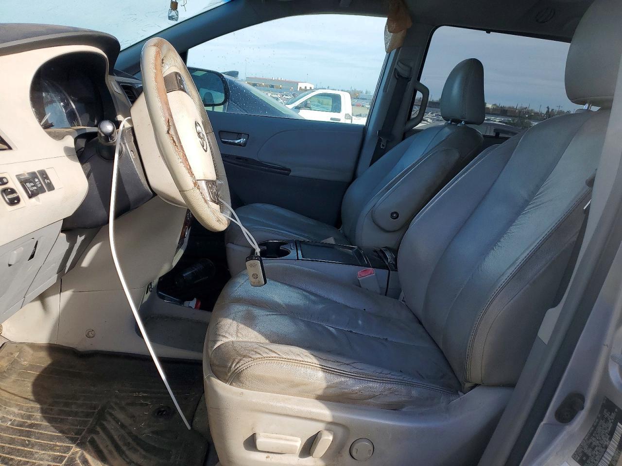 2011 Toyota Sienna xle