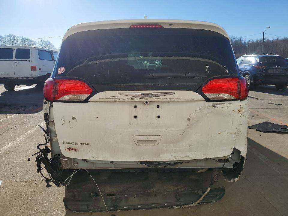 2020 Chrysler Pacifica Touring l