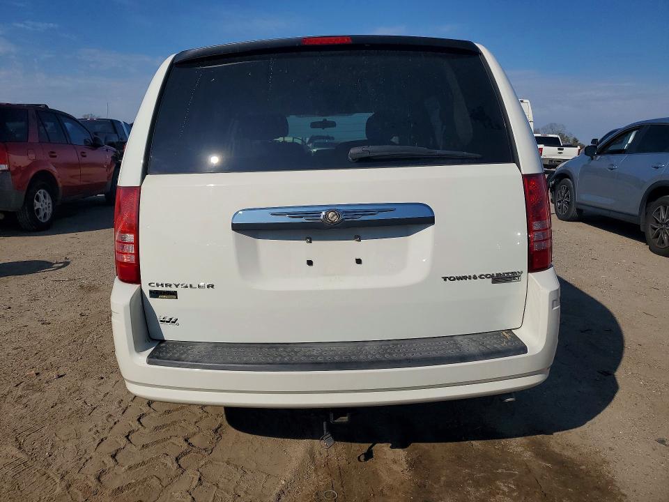 2010 Chrysler Town & Country lx