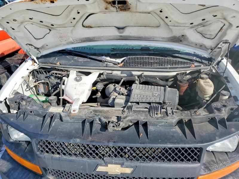 2015 Chevrolet Expres box Truck