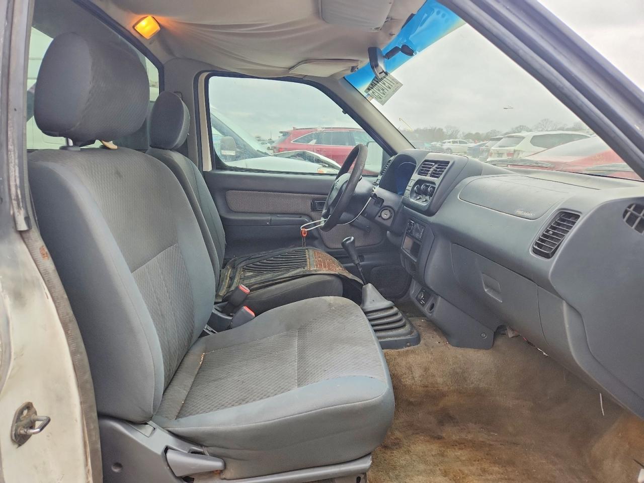 2001 Nissan Frontier XE