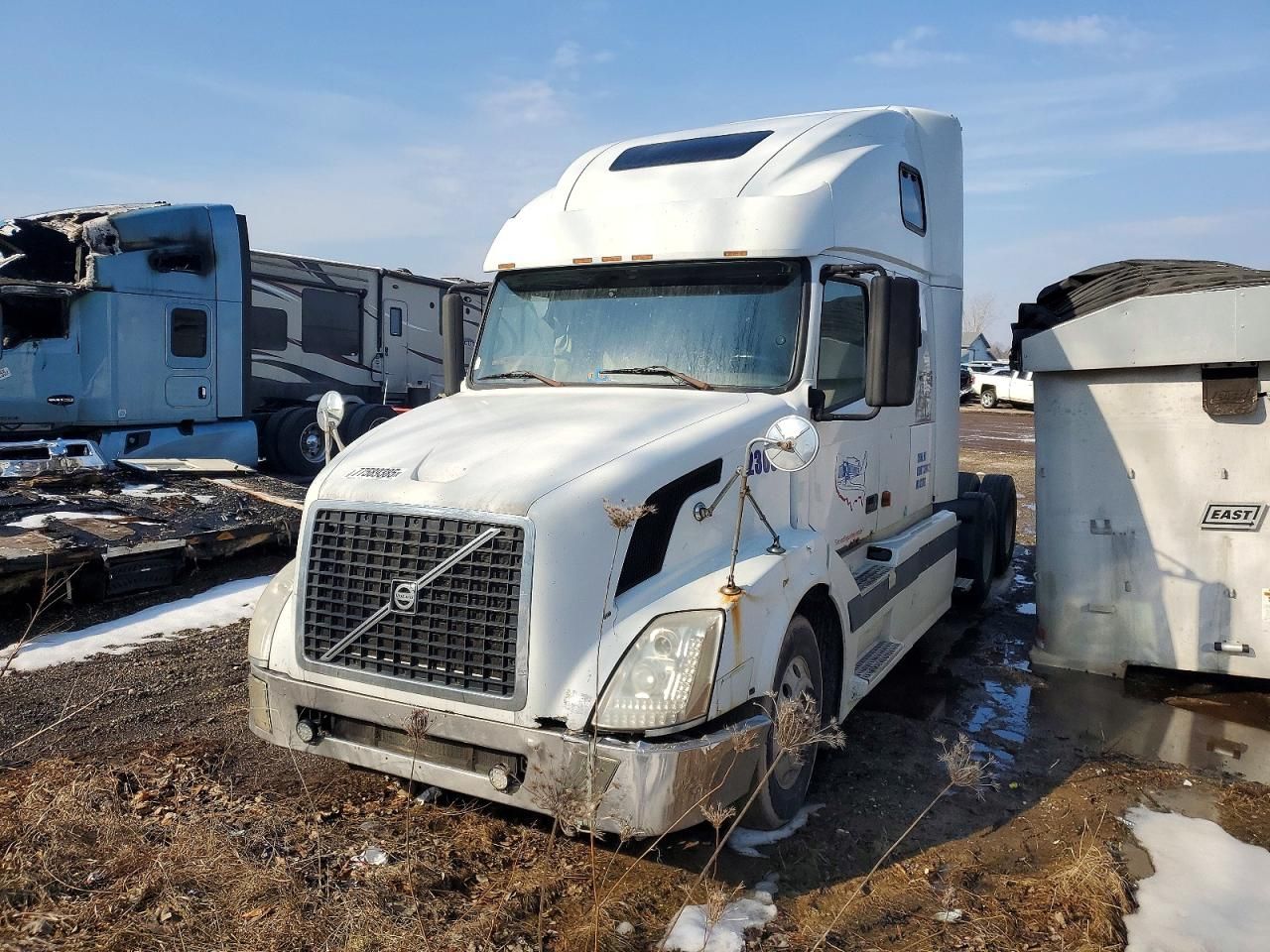 2006 Volvo VNL Semi Truck