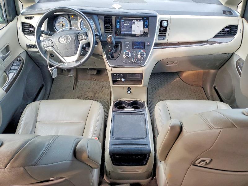 2017 Toyota Sienna xle 8-passenger