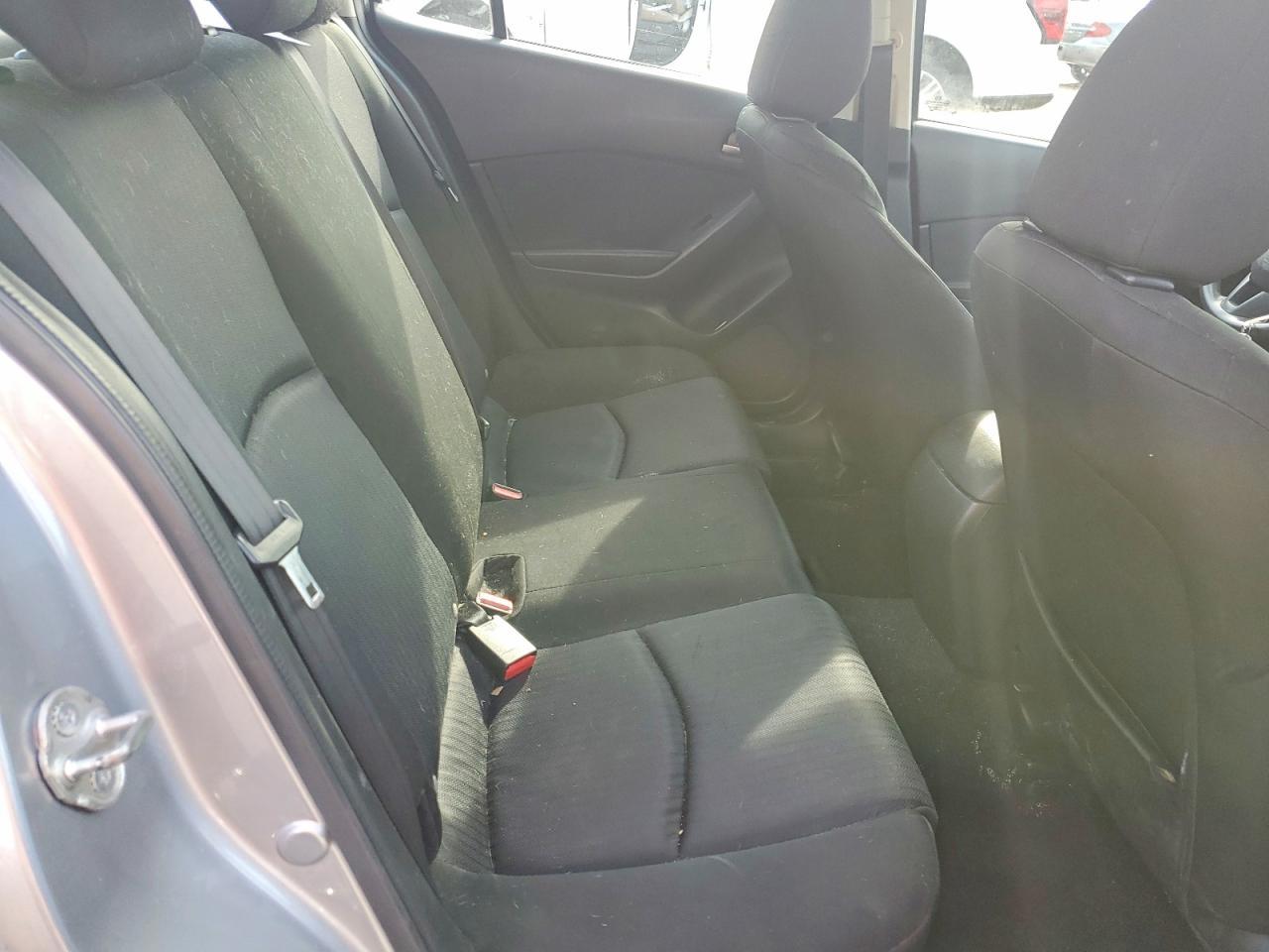 2015 Mazda 3 sv