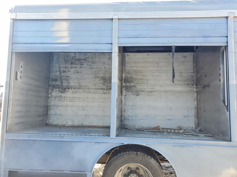 2018 Isuzu NRR Delivery Truck
