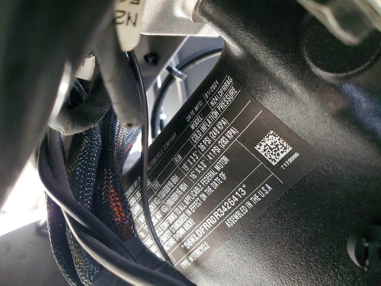 2024 Indian Pursuit Darkhorse W/POWERBAND Audio