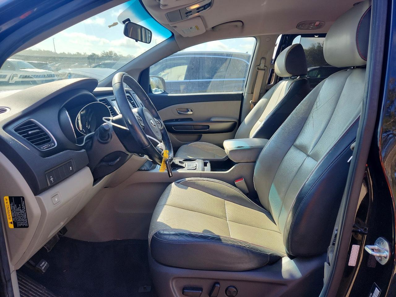 2017 KIA Sedona lx