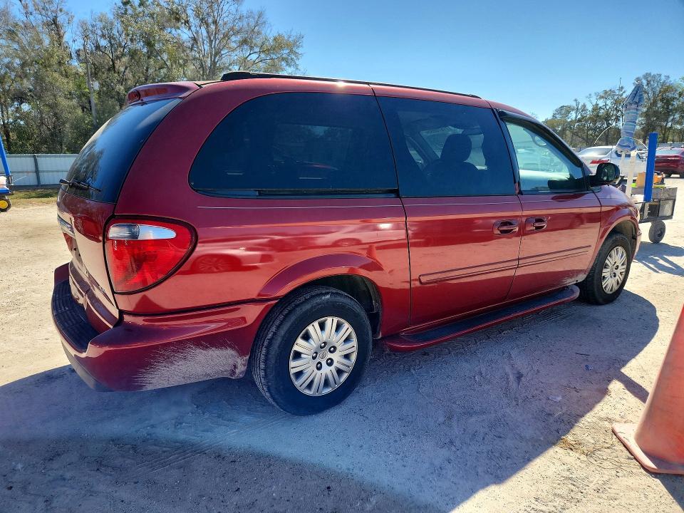 2005 Chrysler Town & Country lx