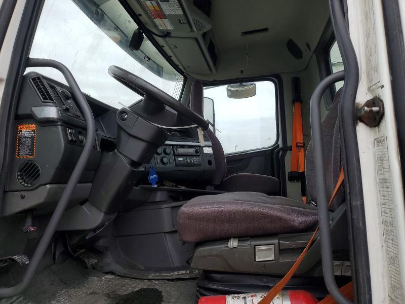 2022 Volvo Vnr Semi Truck
