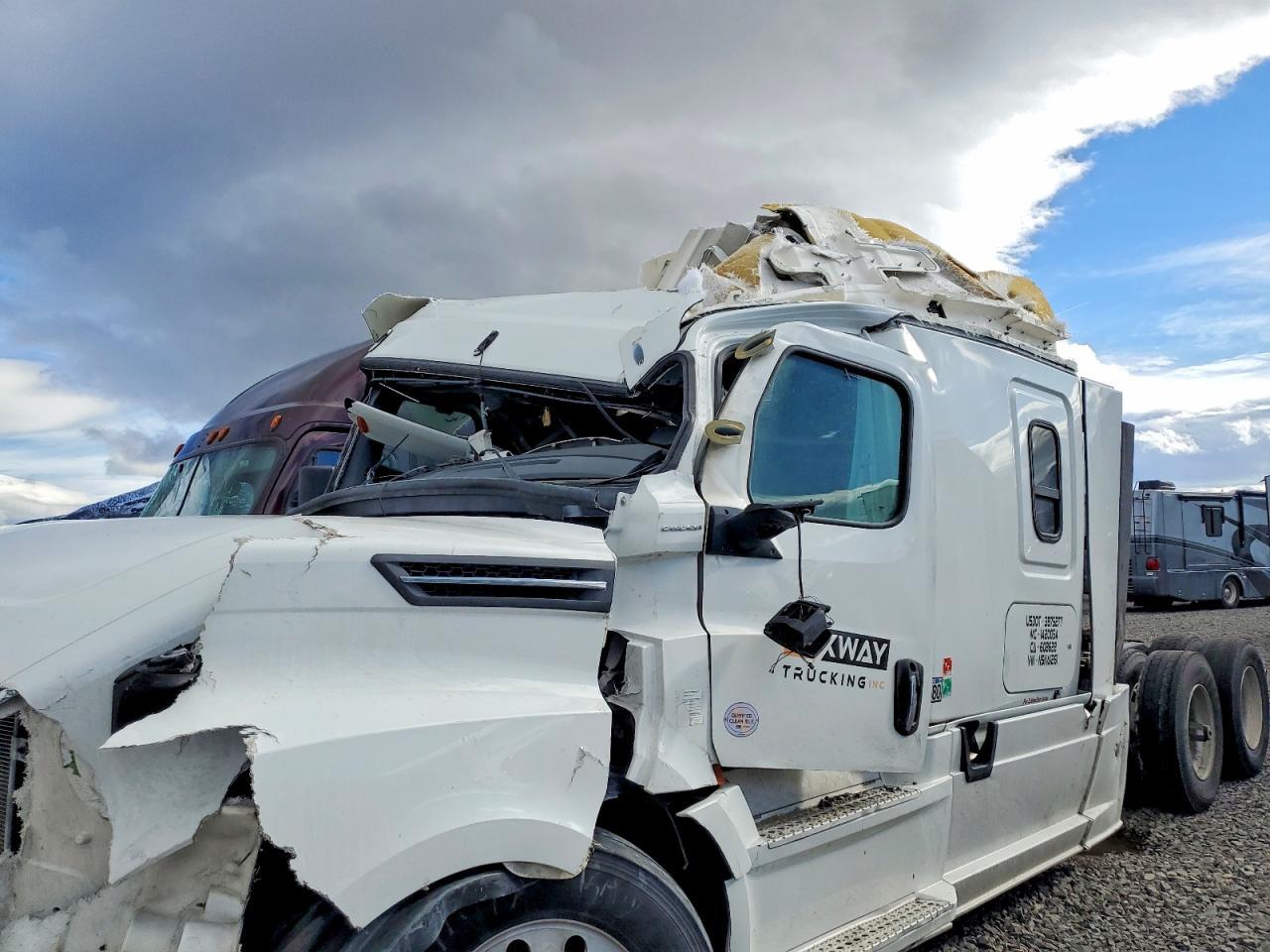 2022 Freigliner 2022 Freightliner Cascadia 126 Semi Truck