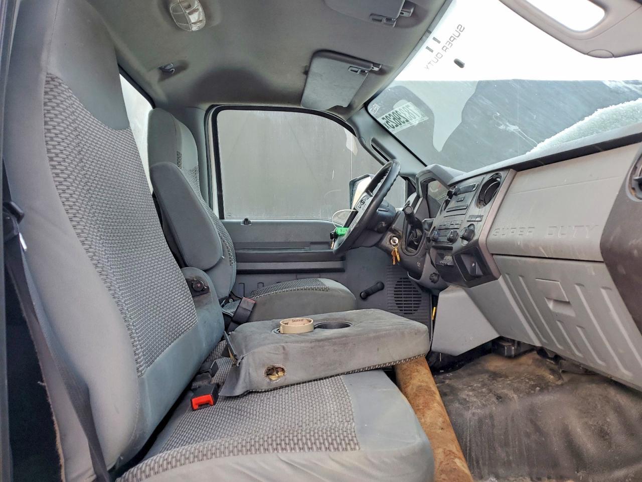 2016 Ford F750 Super Duty BOX Truck