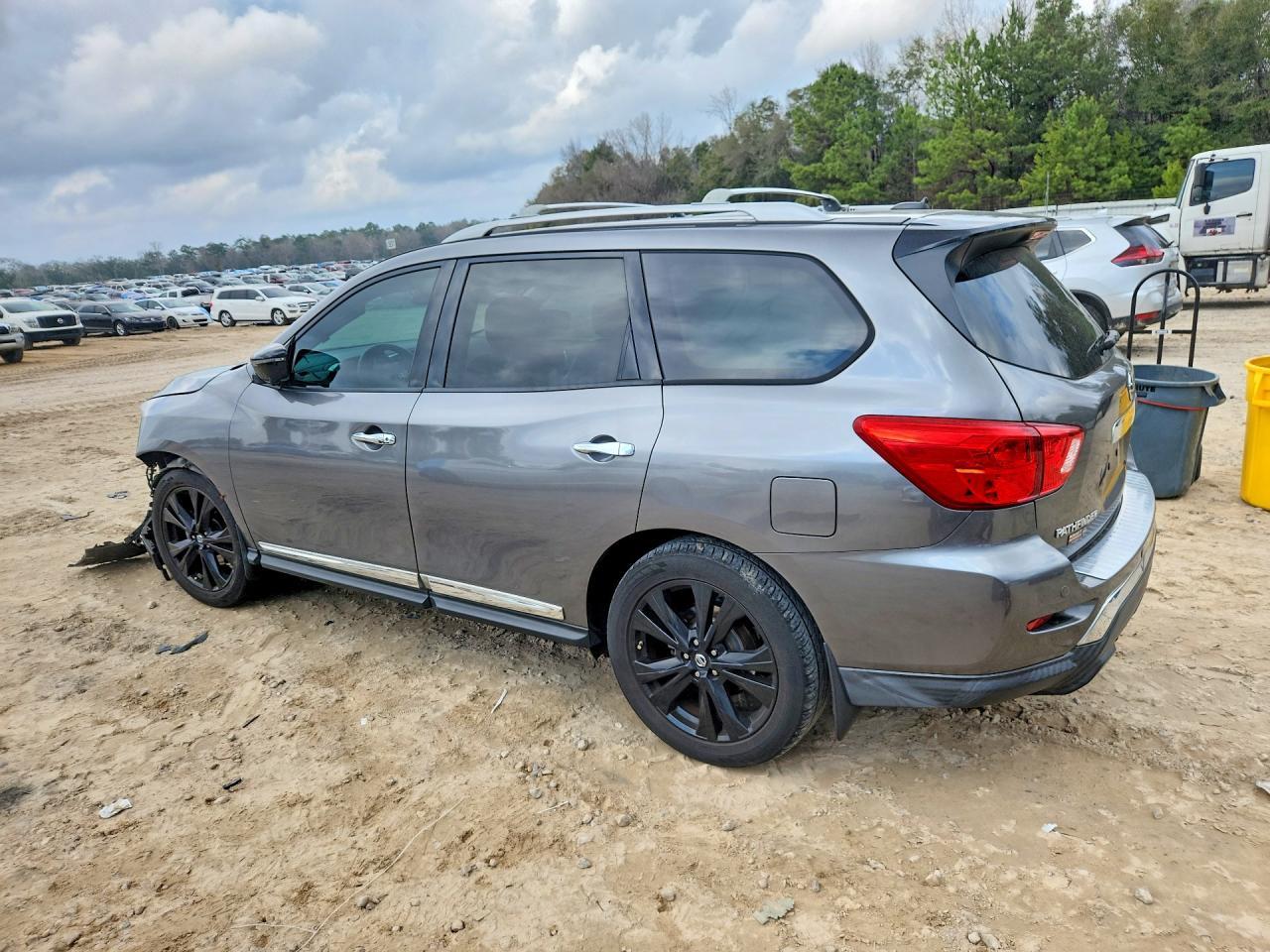 2017 Nissan Pathfinder s