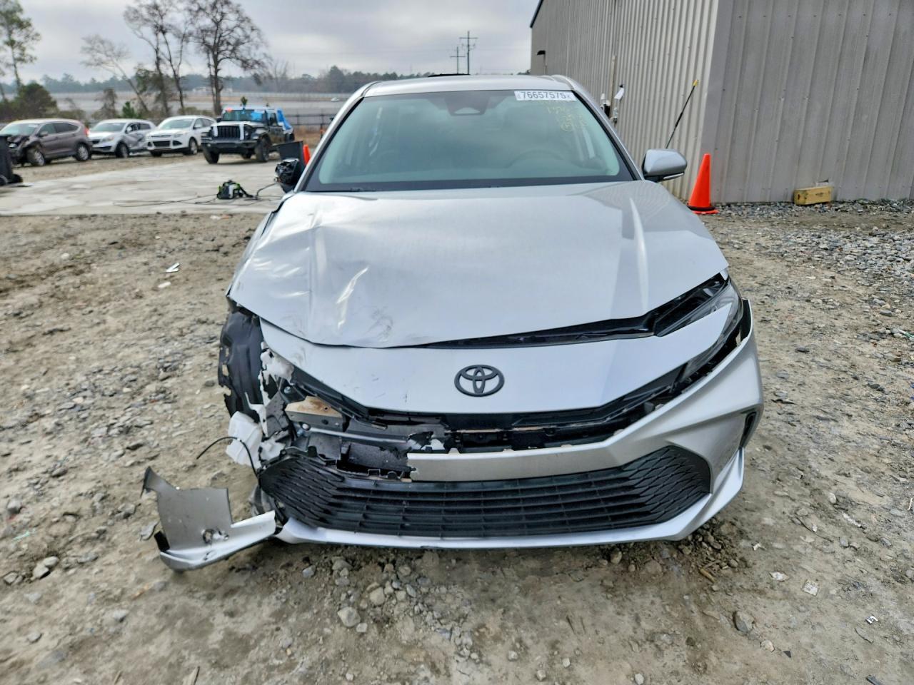 2025 Toyota Camry le