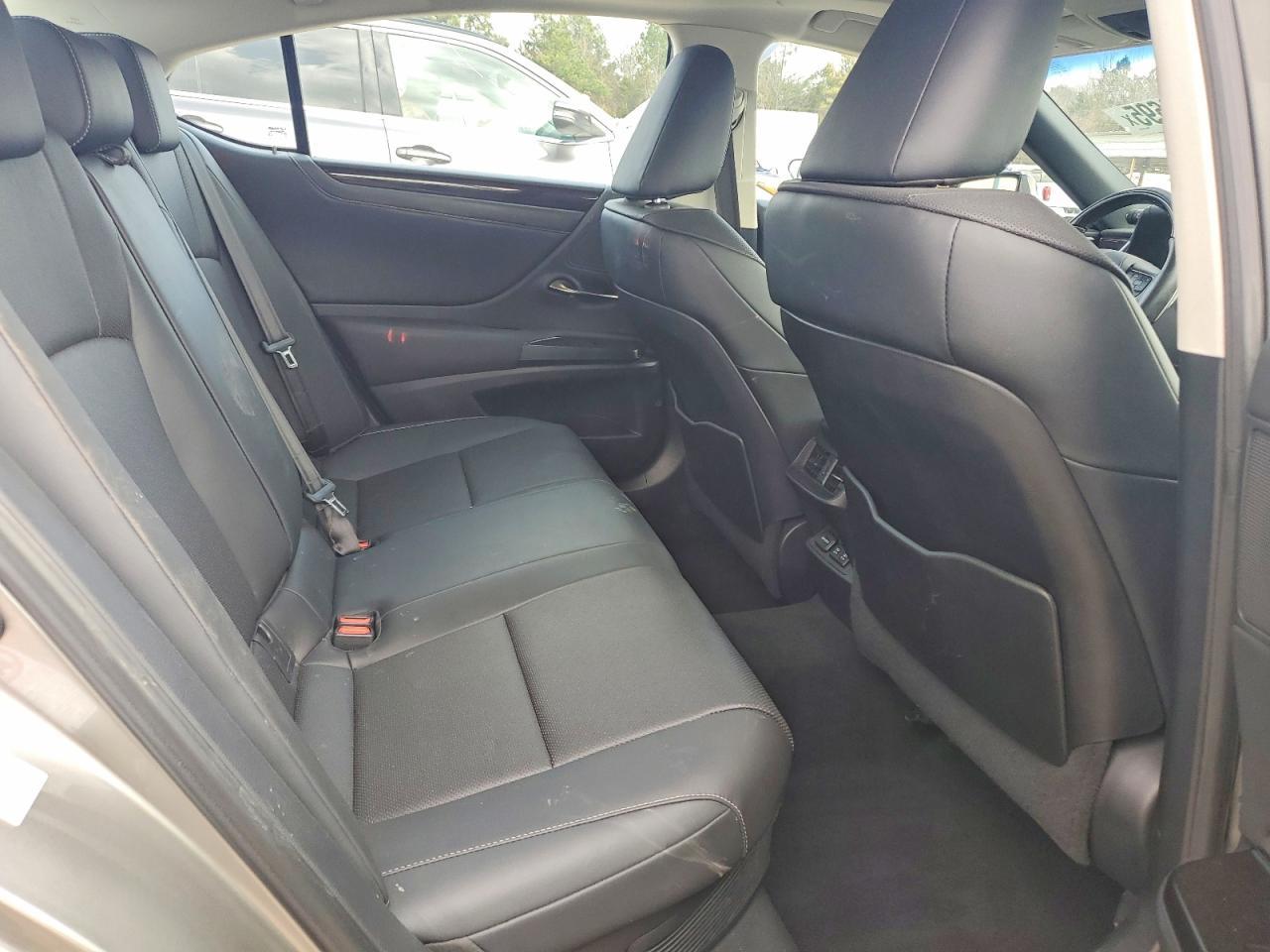 2019 Lexus Es 300h Base