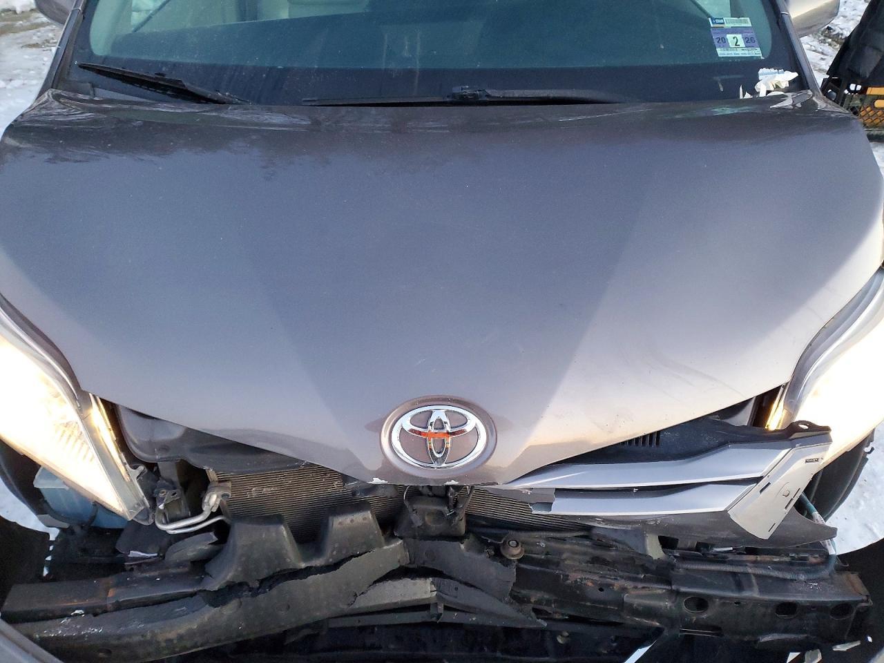 2016 Toyota Sienna xle
