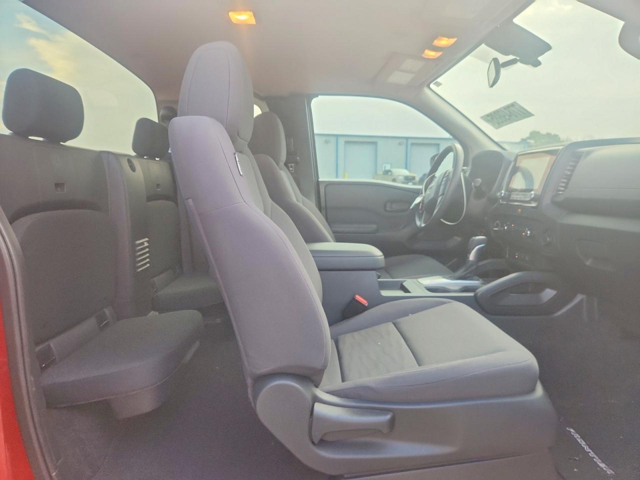 2022 Nissan Frontier s