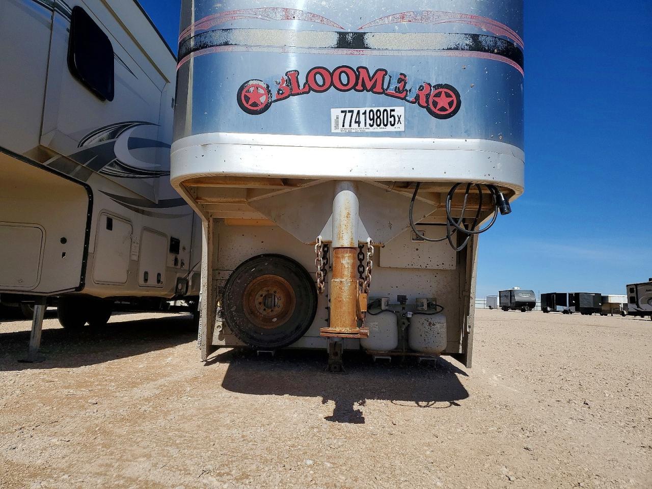 2000 Bloomer Horse Trailer