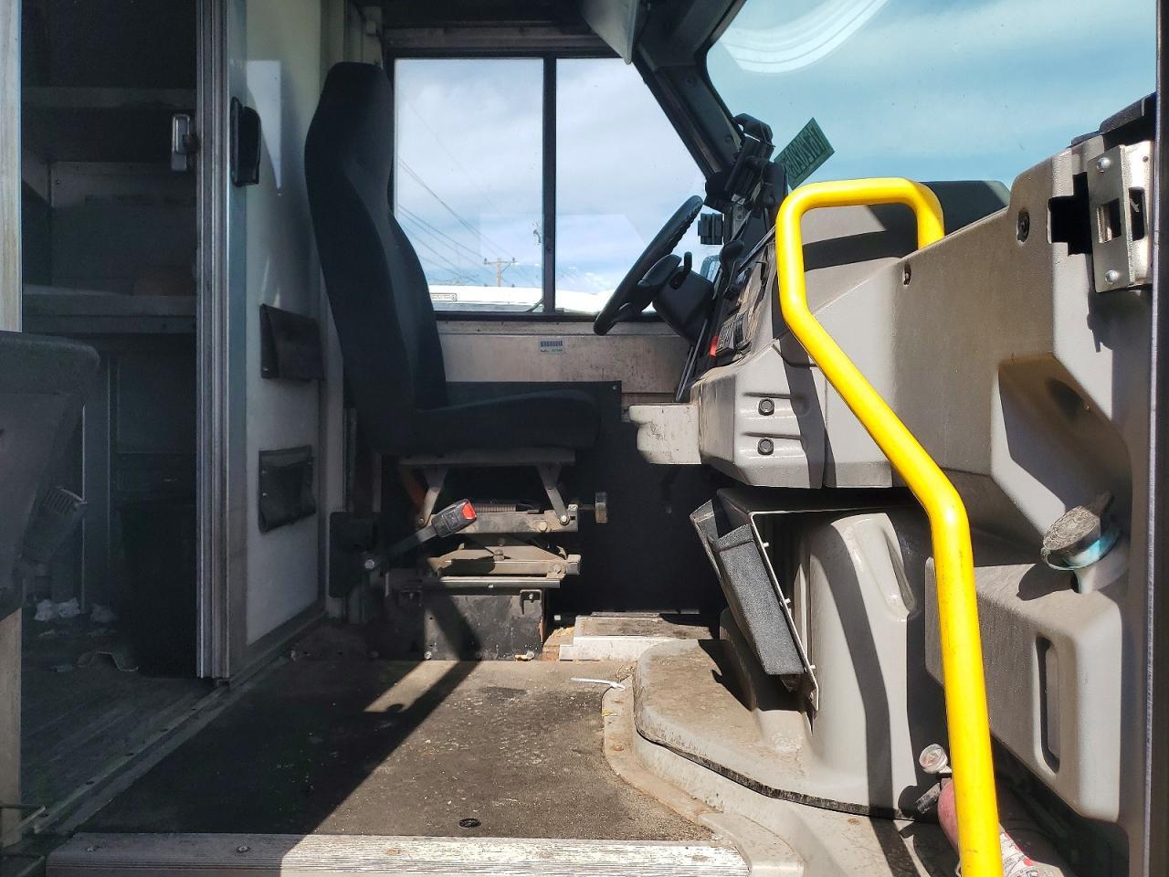 2013 Isuzu NPR Delivery Truck