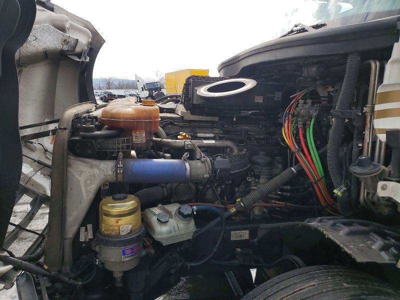 2021 Freigliner 2021 Freightliner Cascadia 126 Semi Truck