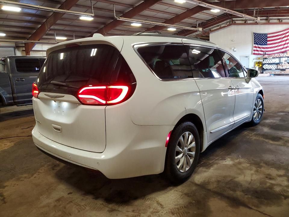 2017 Chrysler Pacifica Touring l