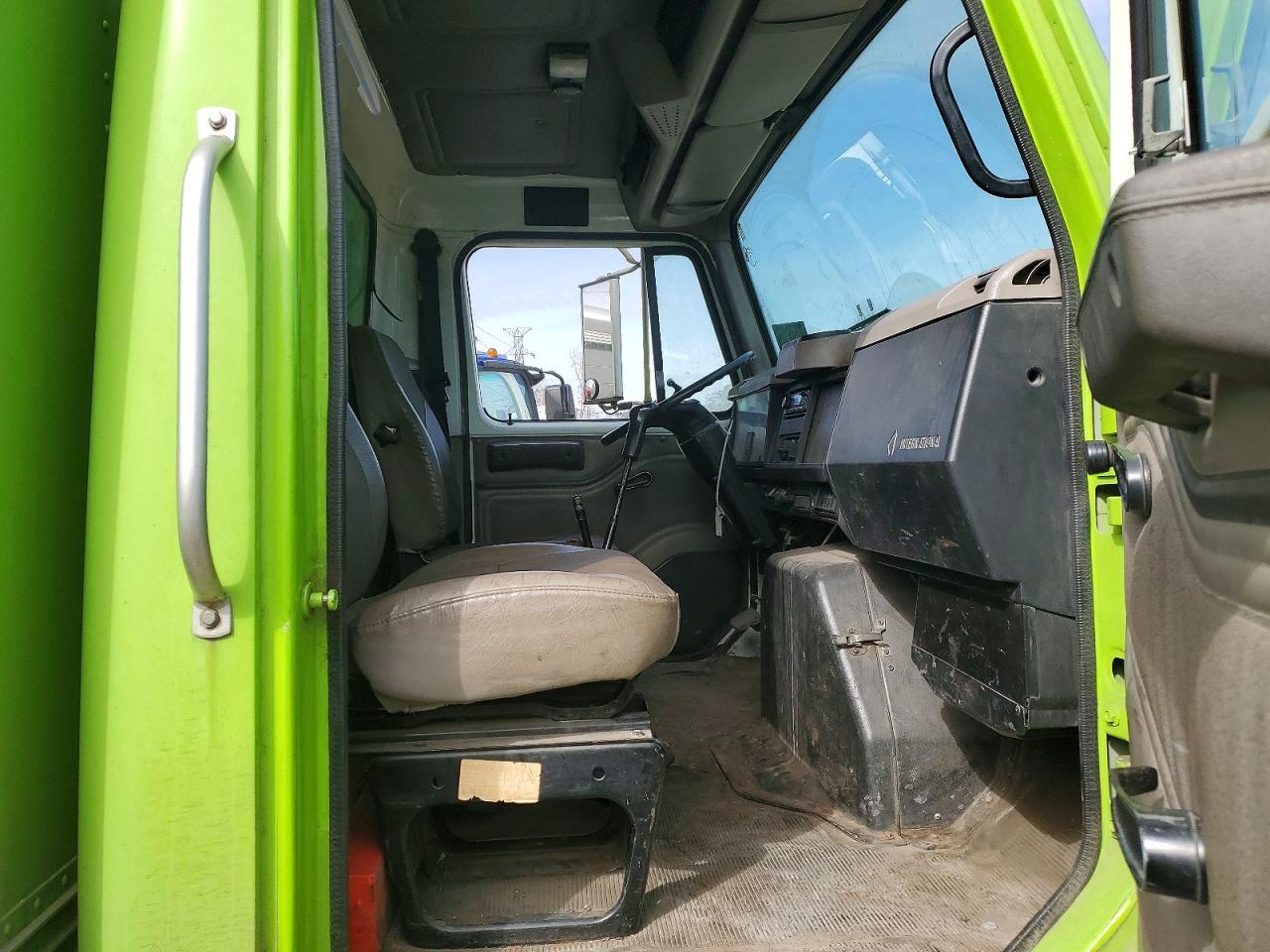 1999 International 4700 BOX Truck