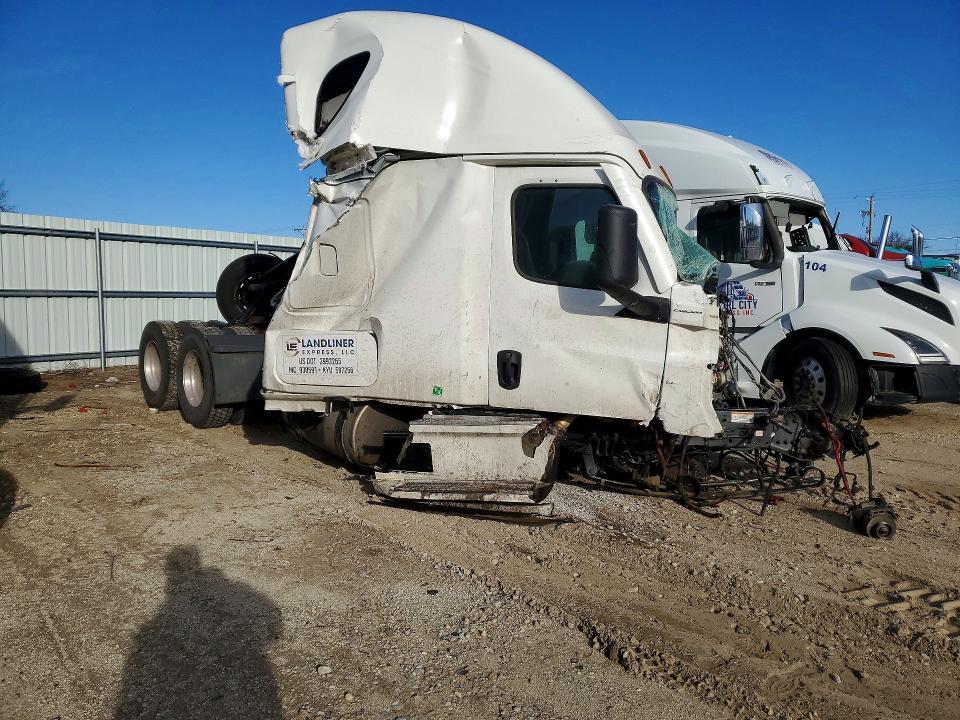 2022 Freightliner Cascadia 126