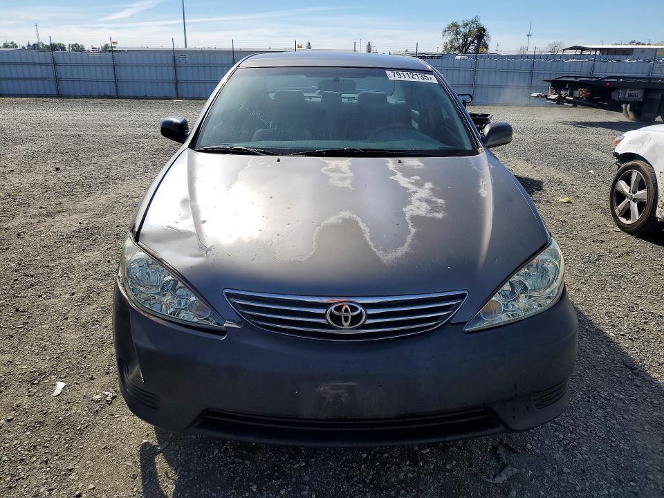 2005 Toyota Camry le