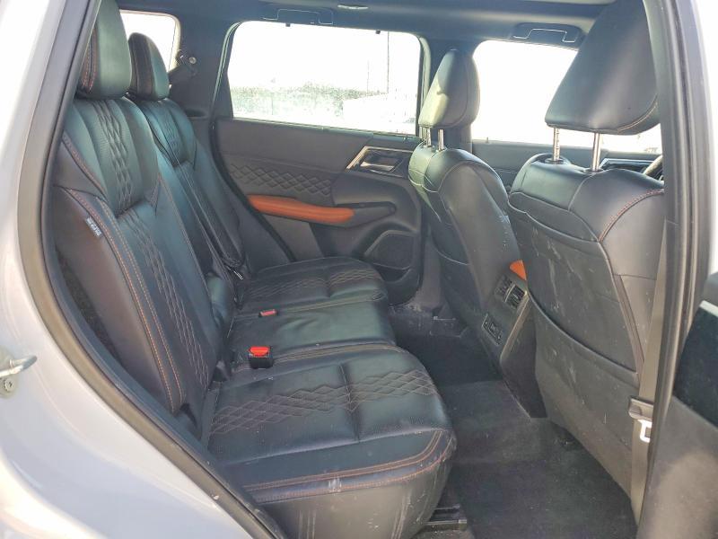 2023 Mitsubishi Outlander sel