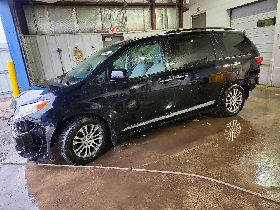 2020 Toyota Sienna xle
