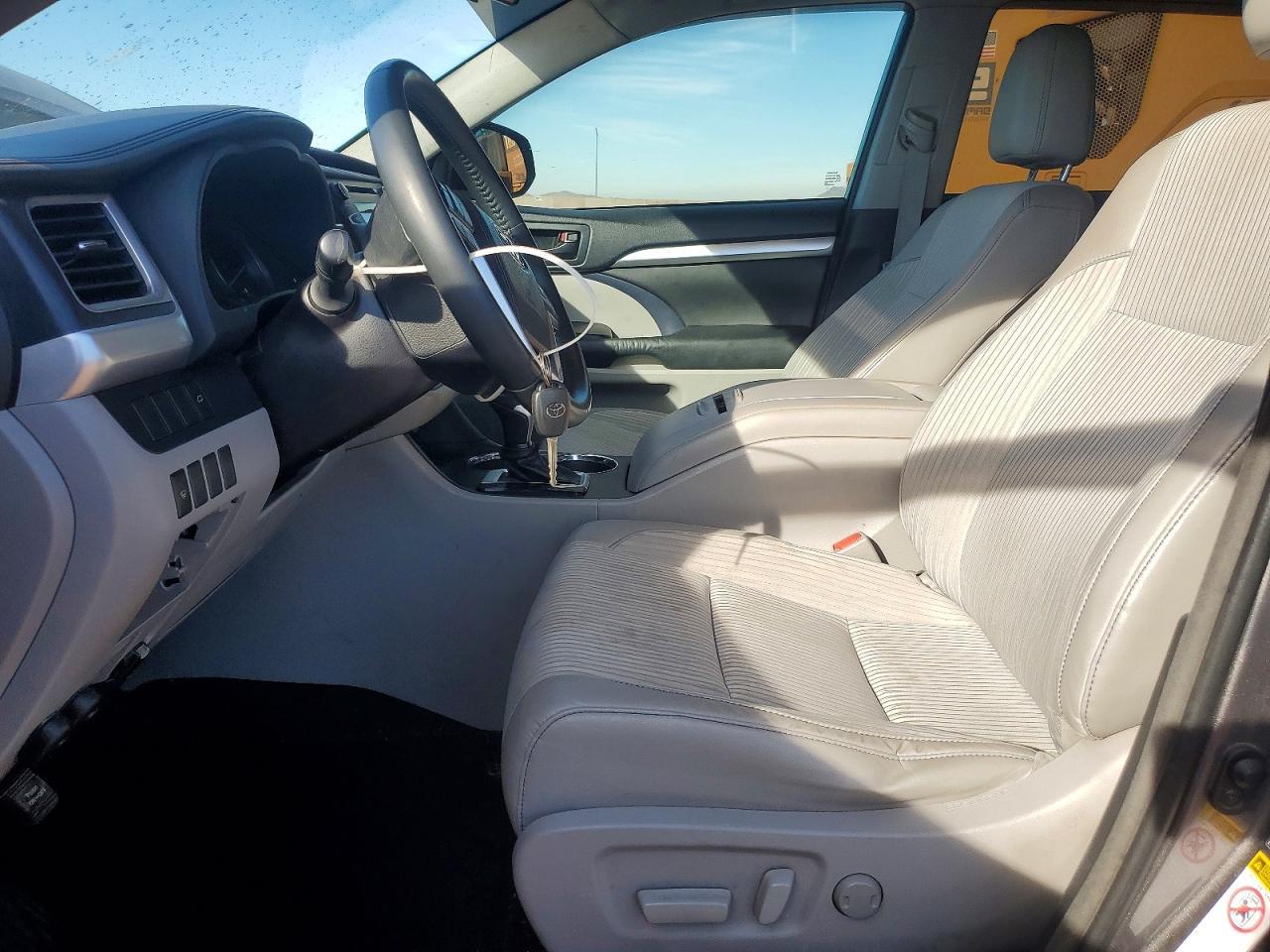 2015 Toyota Highlander le Plus