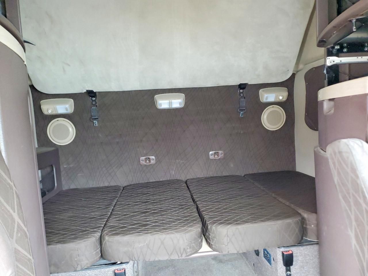 2017 Volvo VNL Semi Truck