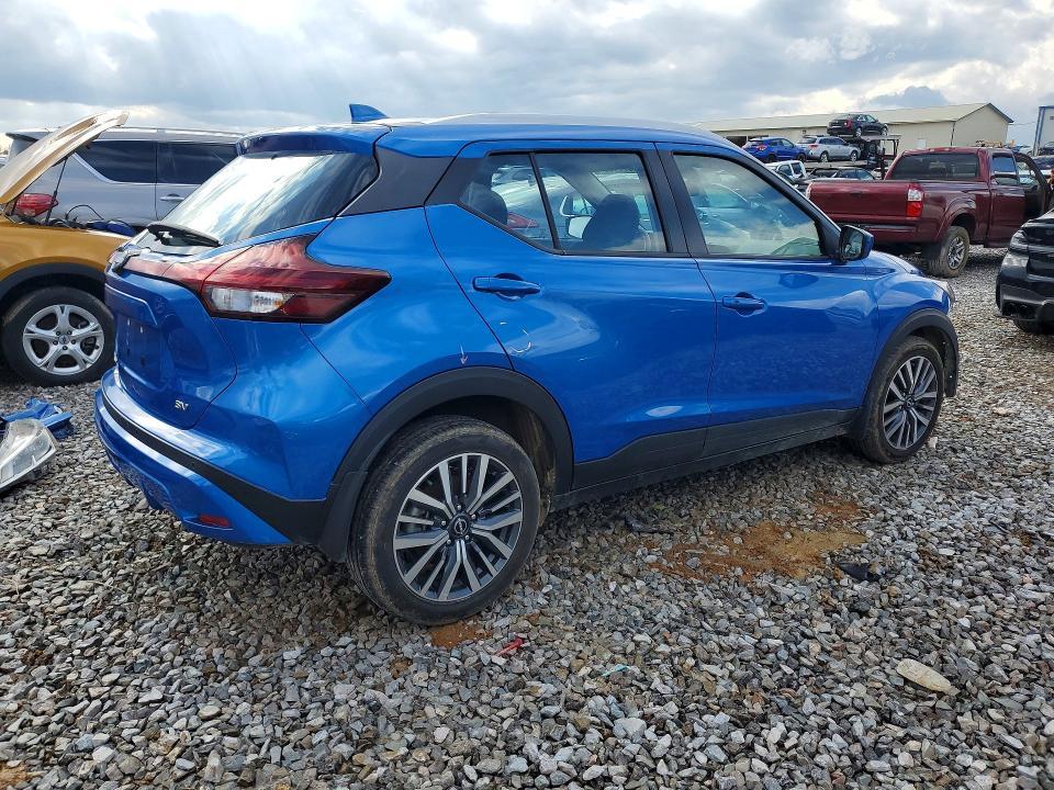 2023 Nissan Kicks sv