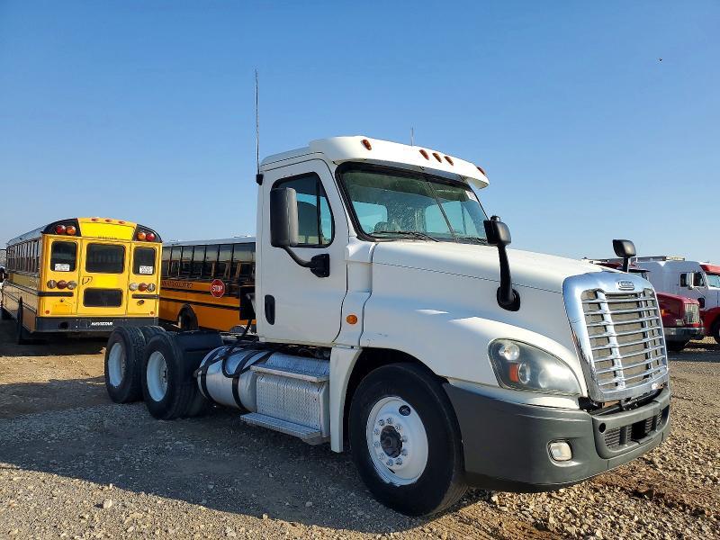 2013 Freigliner 2013 Freightliner Cascadia Truck Cab AND Chassis