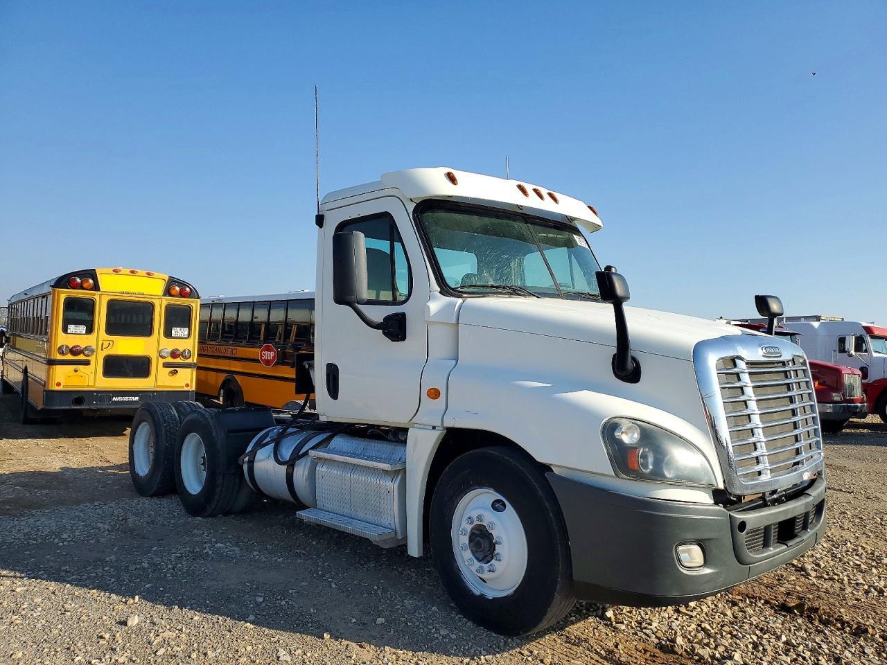 2013 Freigliner 2013 Freightliner Cascadia Truck Cab AND Chassis