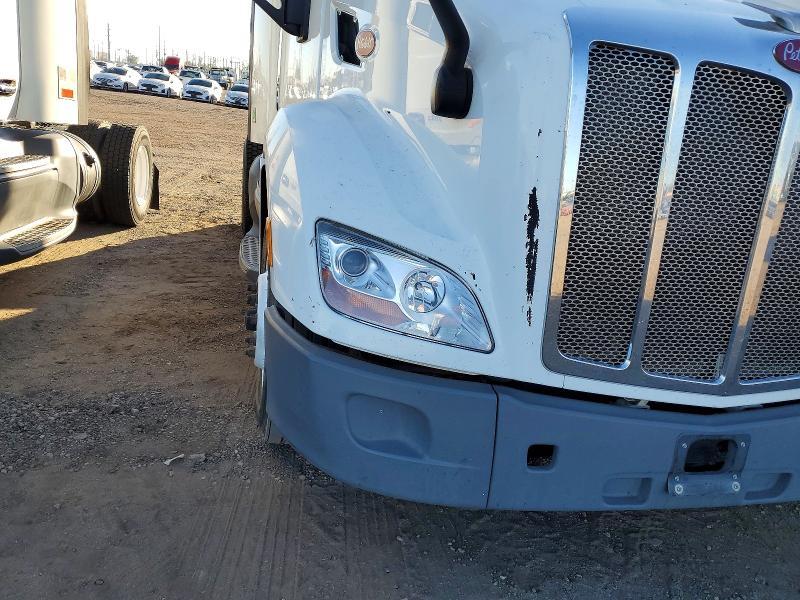 2015 Peterbilt 579 Semi Truck