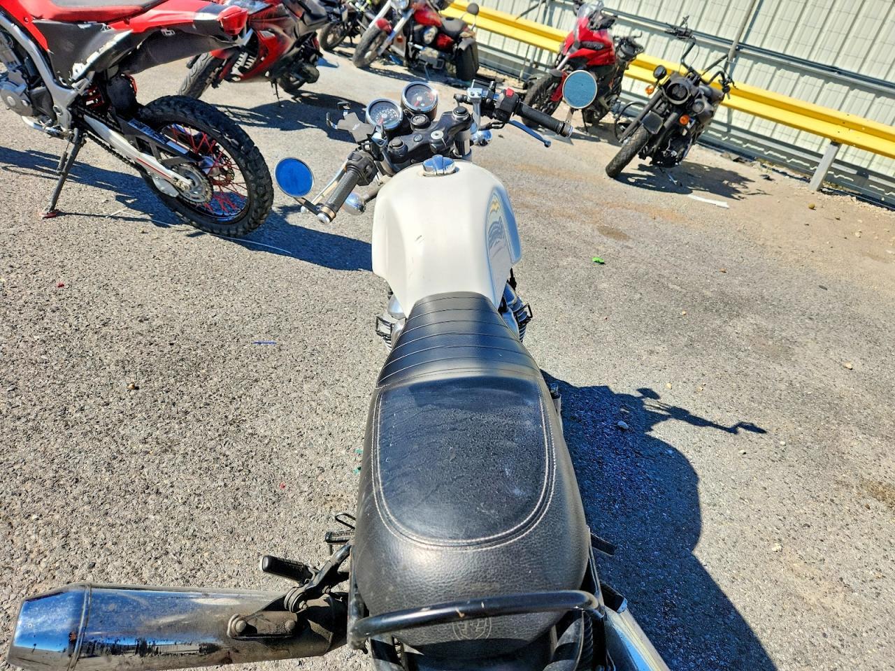 2022 Royal Enfield Motors INT 650