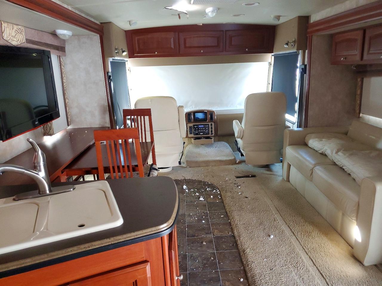 2011 Ford F53 RV