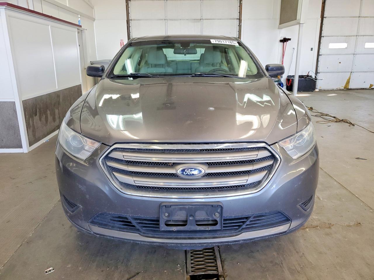 2013 Ford Taurus se