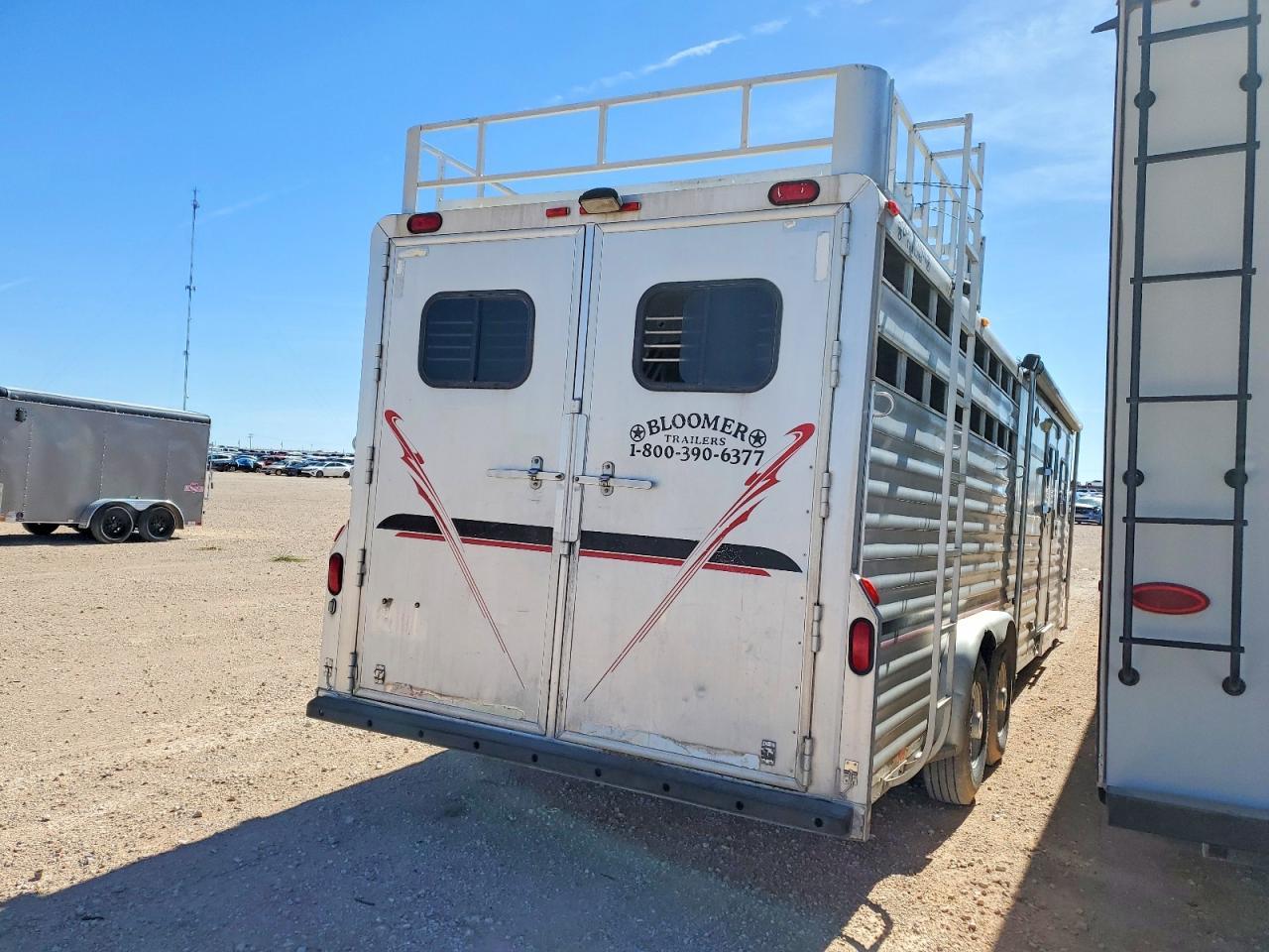 2000 Bloomer Horse Trailer