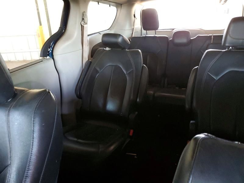 2017 Chrysler Pacifica Touring l