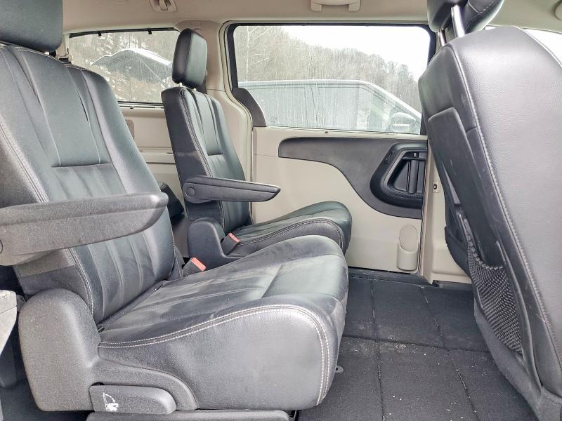 2016 Chrysler Town & Country Touring