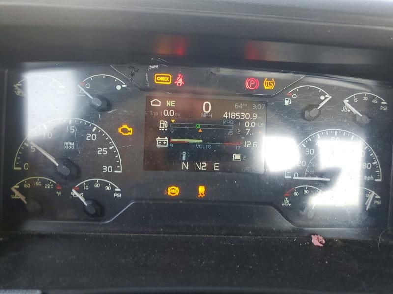 2020 Volvo VNR Semi Truck