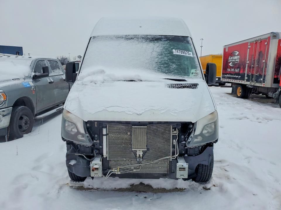 2014 Mercedes-Benz 2022 Mercedes Benz Sprinter 2500 Delivery van