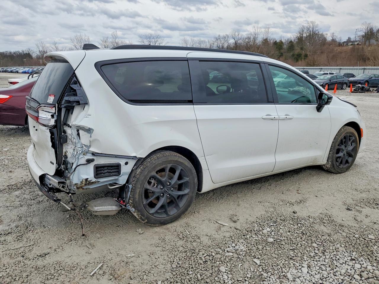 2024 Chrysler Pacifica Touring l