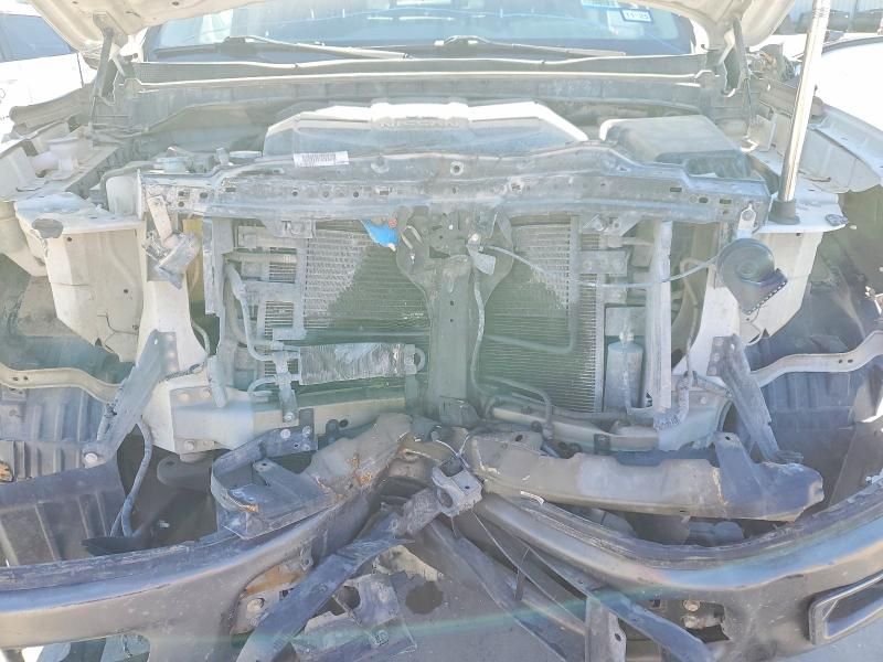 2019 Nissan Titan sv