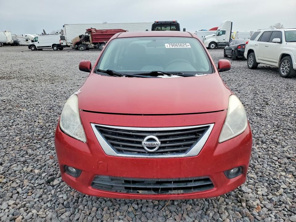 2013 Nissan Versa 1.6 s